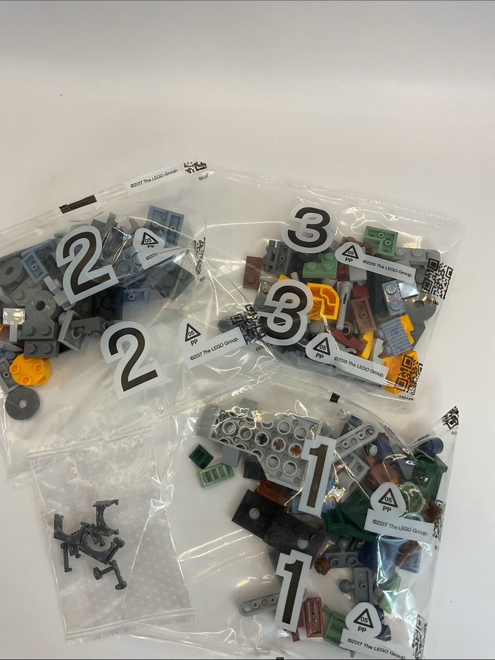 LEGO 75369 Star Wars Boba Fett Mech - Green, Yellow & Red - Picture 4 of 5